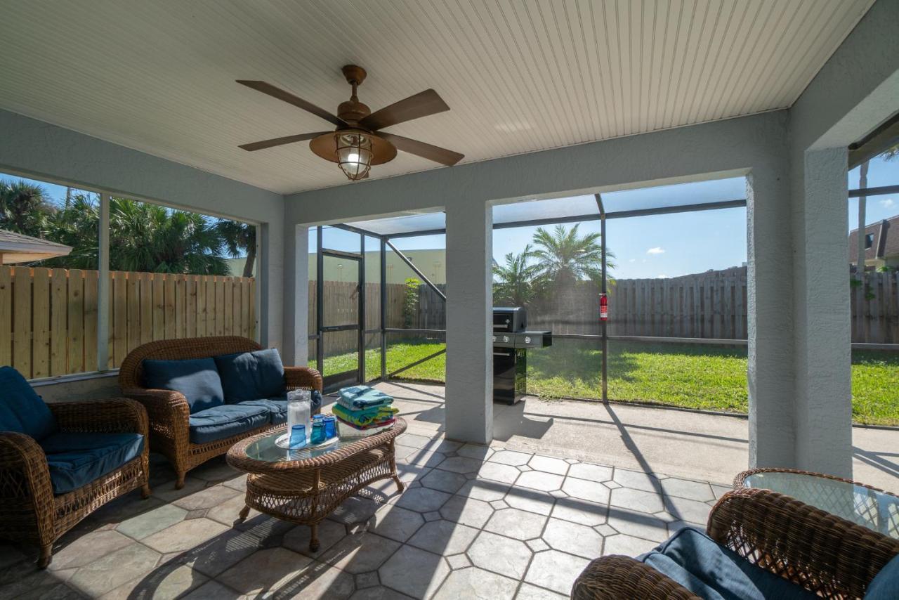 Oceanview Haven - 2Br Beach Townhome With Patio, Shared Heated Pool Steps From Paradise Beach Park! Melbourne Eksteriør bilde