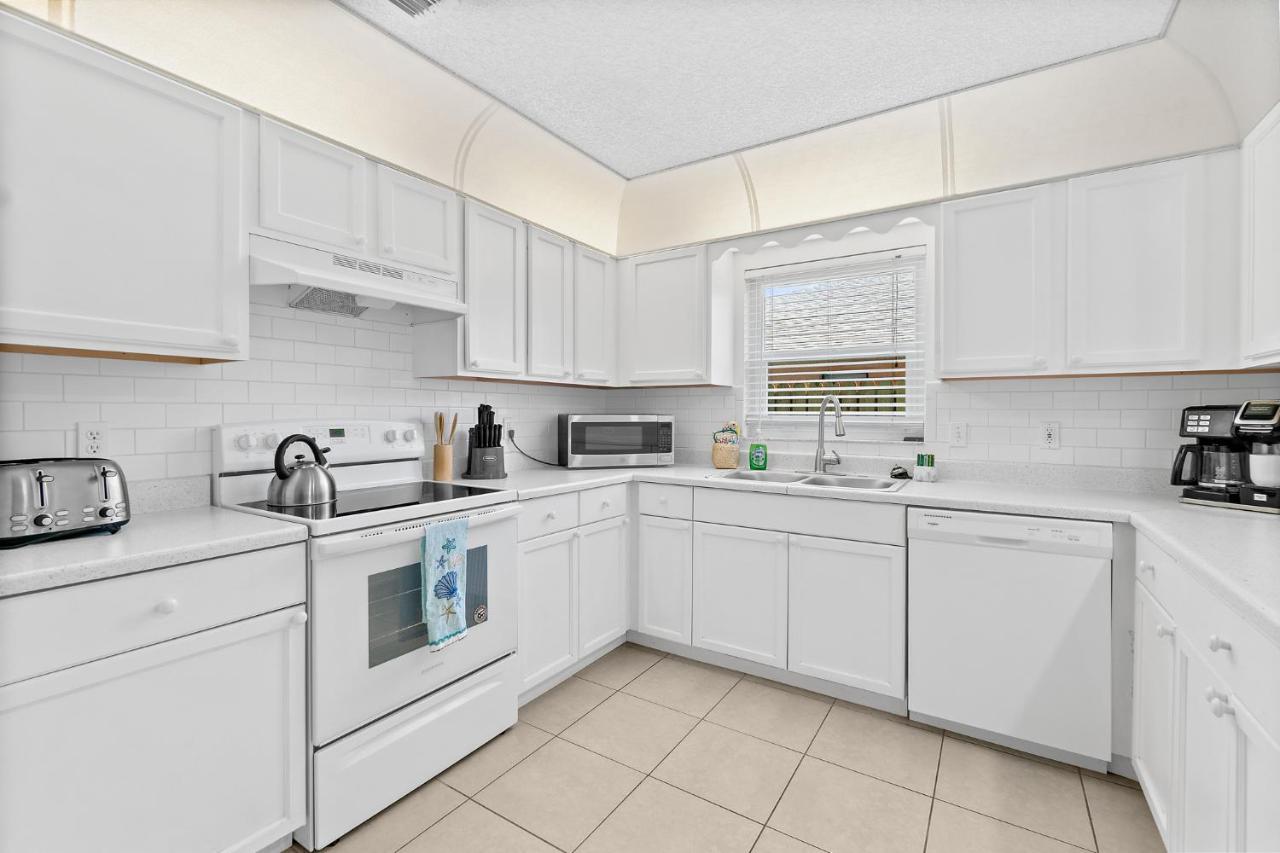 Oceanview Haven - 2Br Beach Townhome With Patio, Shared Heated Pool Steps From Paradise Beach Park! Melbourne Eksteriør bilde